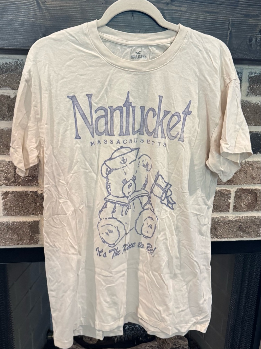 Hollister Cream Short-Sleeve Nantucket Massachusetts Teddy Graphic Tee T Shirt